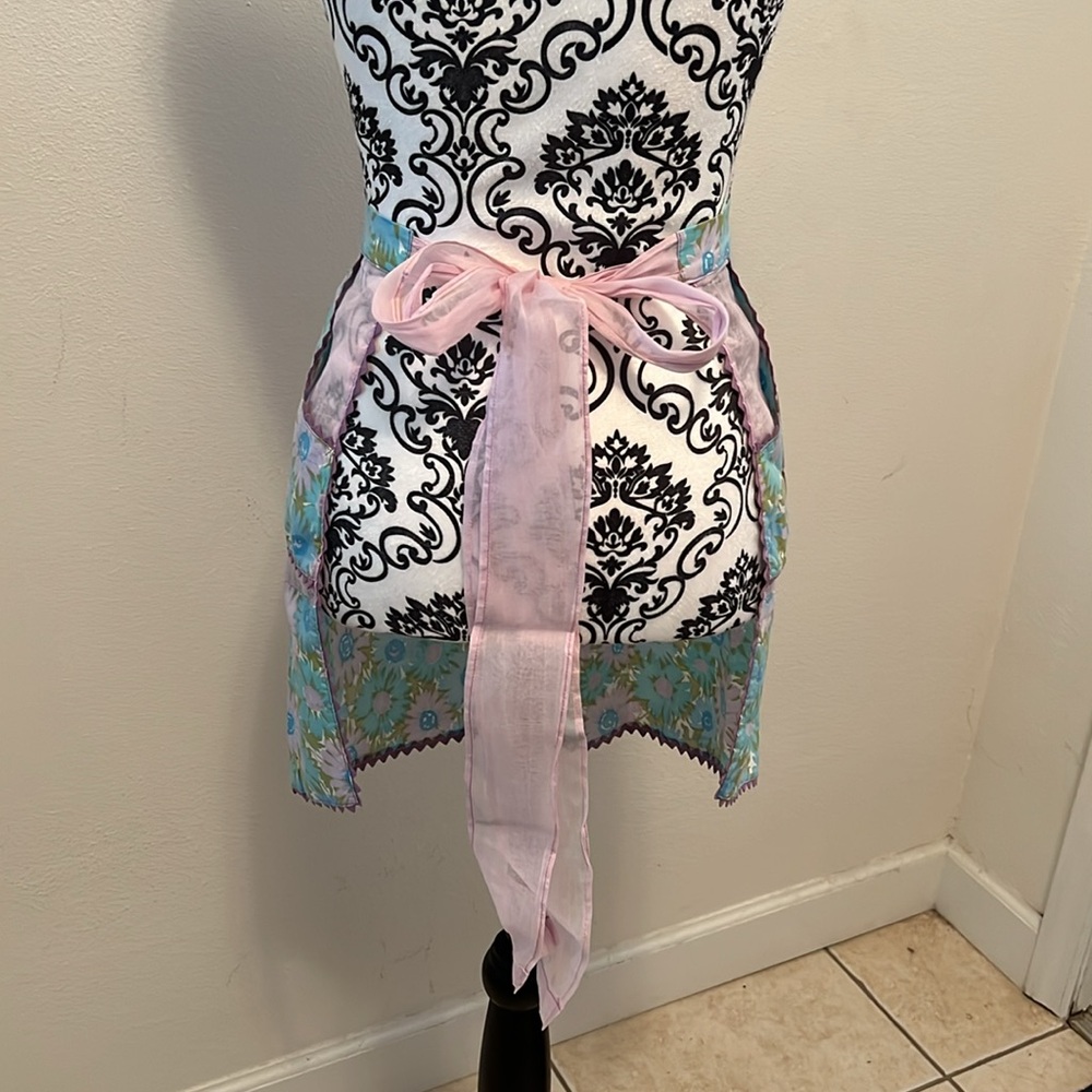 Apron - Picture 3 of 4